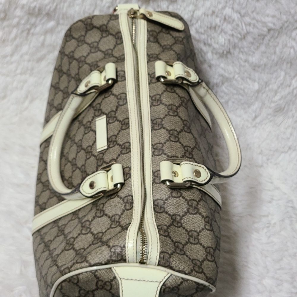 💯 Authentic Gucci Handbag 🍀 - Picture 3 of 16